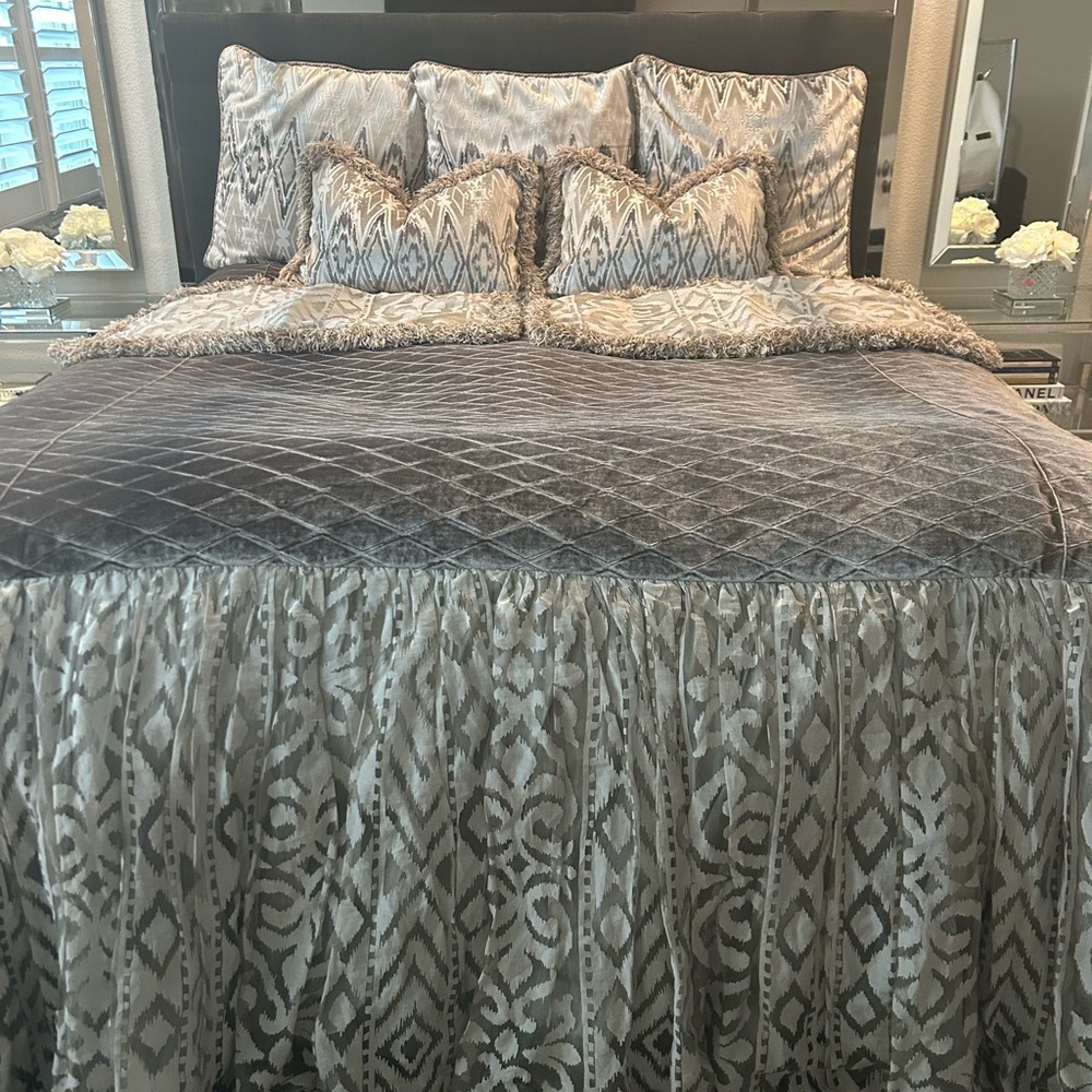 Elegant Gray Bedding Set